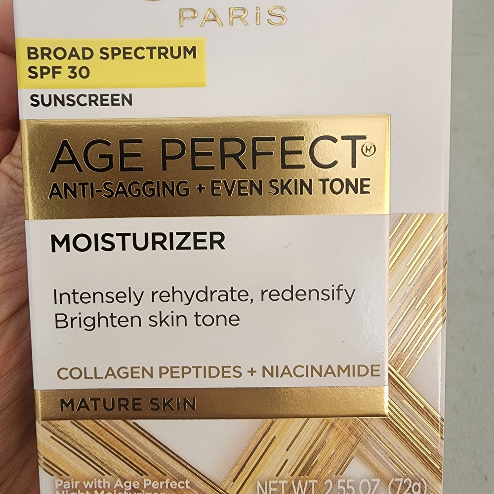 🍑NEW L'Oreal Age Perfect Moisturizer